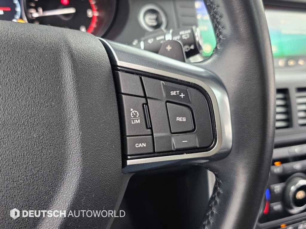Land Rover Discovery Sport — photo 17