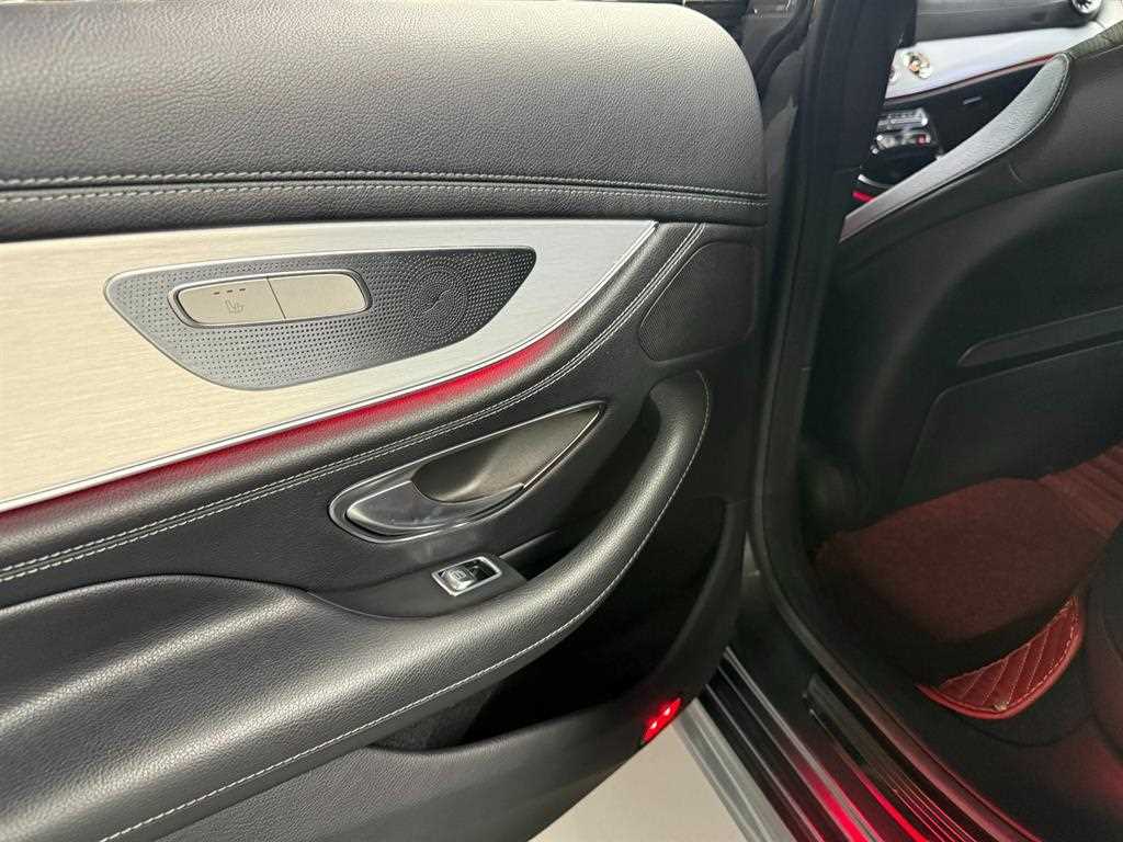 Mercedes-Benz CLS-Class — photo 18