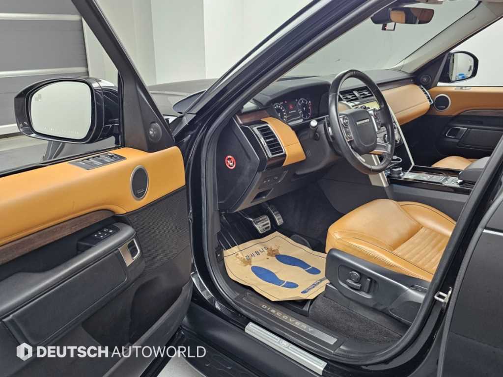Land Rover Discovery — photo 11
