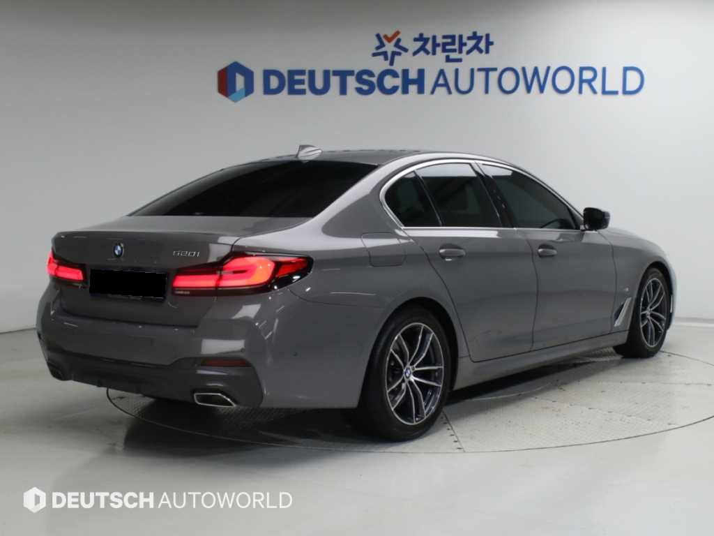 BMW 5-Series — photo 02