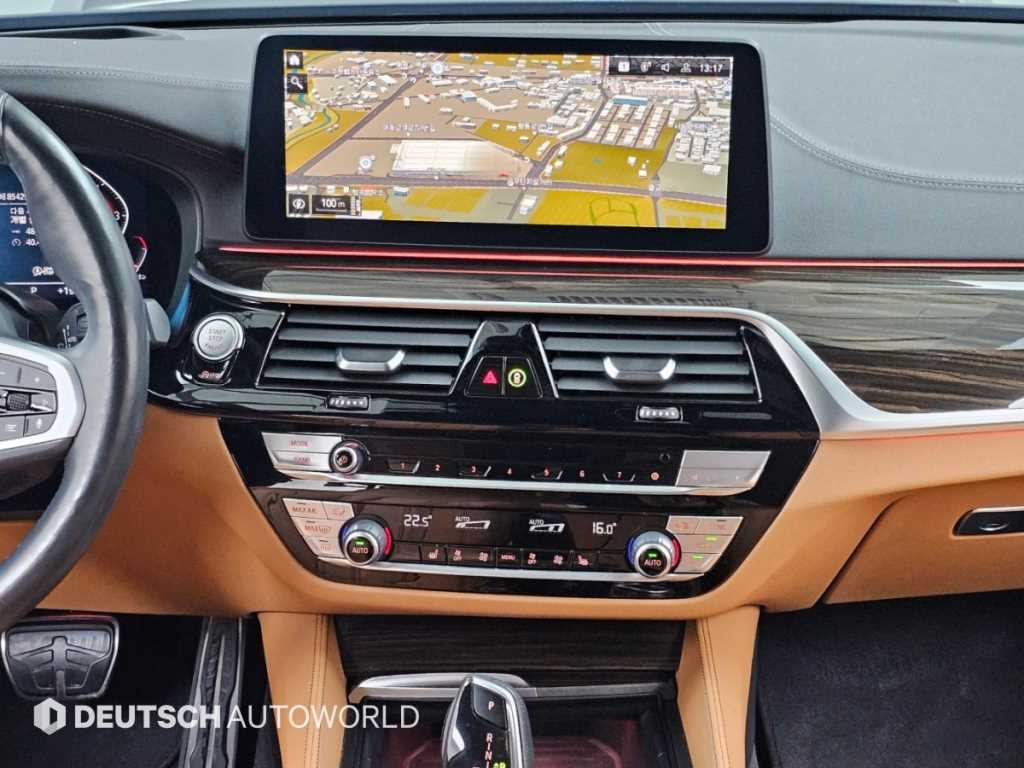 BMW 5-Series — photo 14