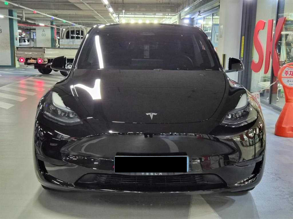 Tesla Model Y — photo 02