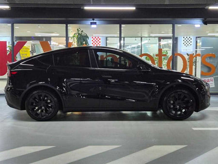 Tesla Model Y — photo 03