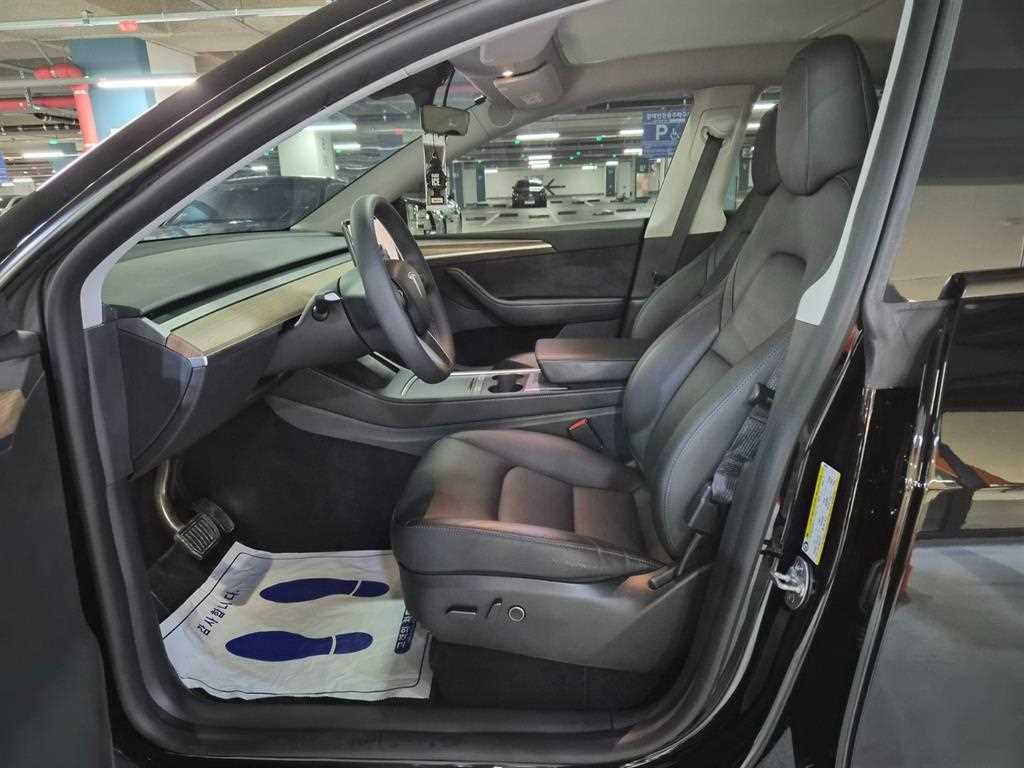 Tesla Model Y — photo 06