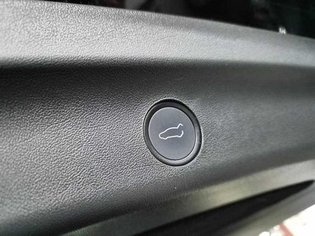 Tesla Model Y — photo 16
