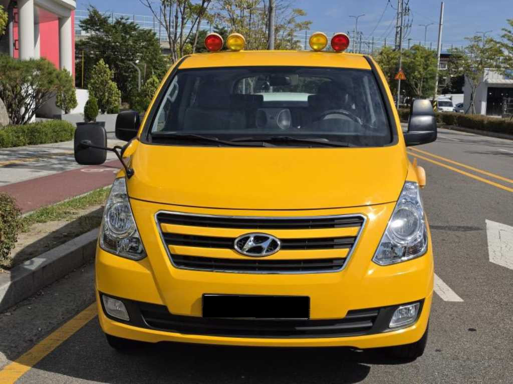 Hyundai Starex — photo 03