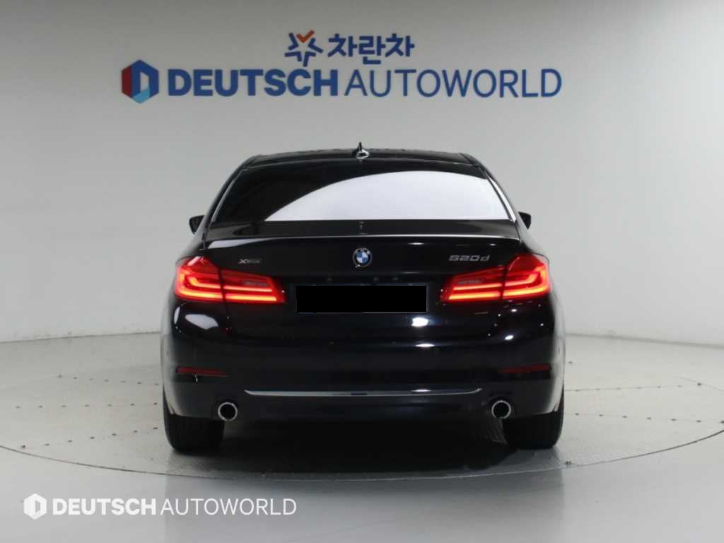 BMW 5-Series — photo 04