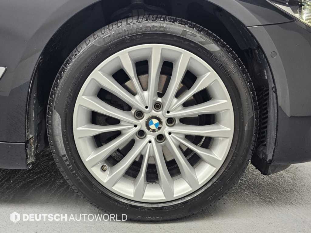 BMW 5-Series — photo 05