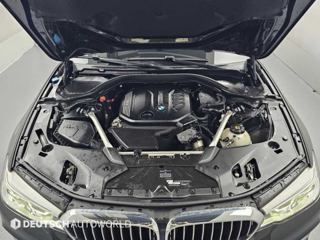 BMW 5-Series — photo 06