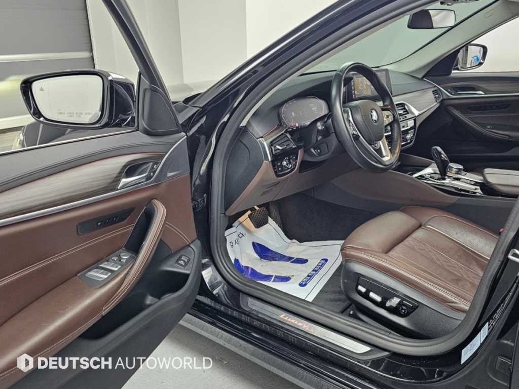 BMW 5-Series — photo 11