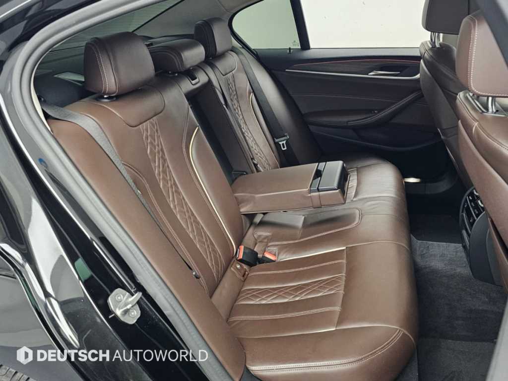 BMW 5-Series — photo 12