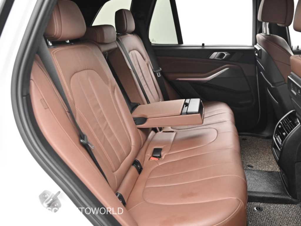 BMW X5 — photo 12