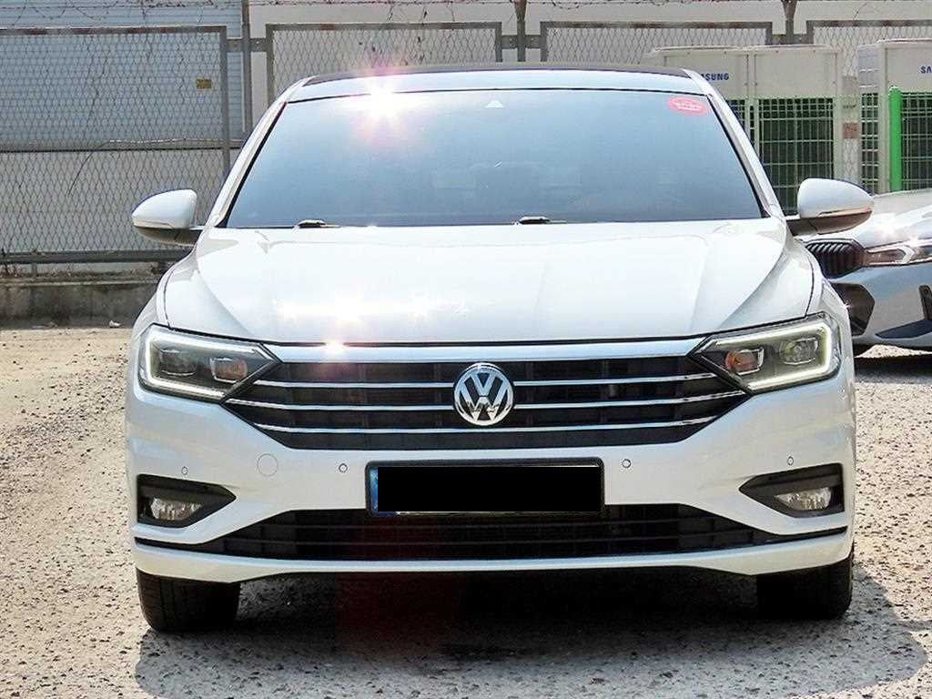 Volkswagen Jetta — photo 01