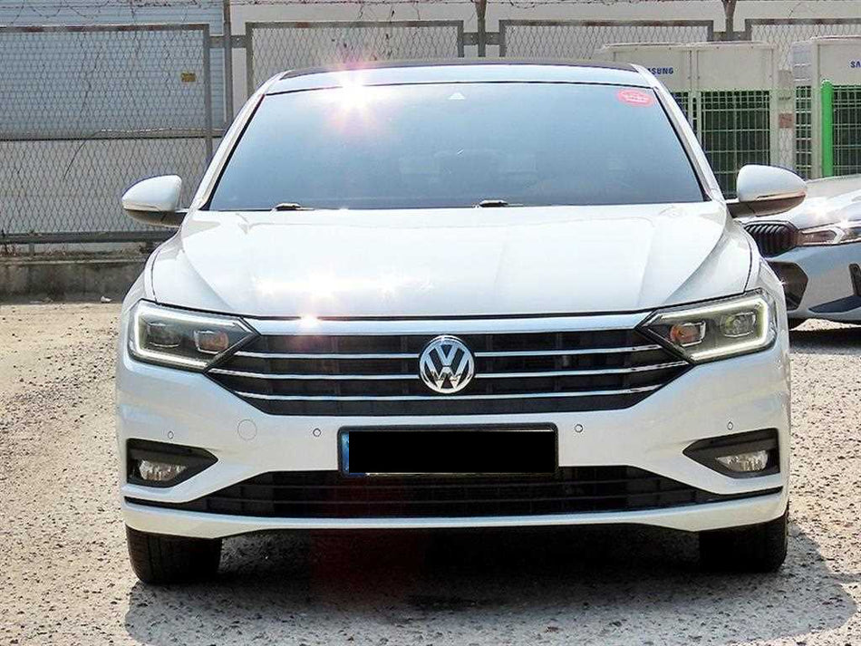 Volkswagen Jetta — photo 01