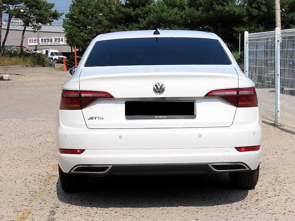 Volkswagen Jetta — photo 04