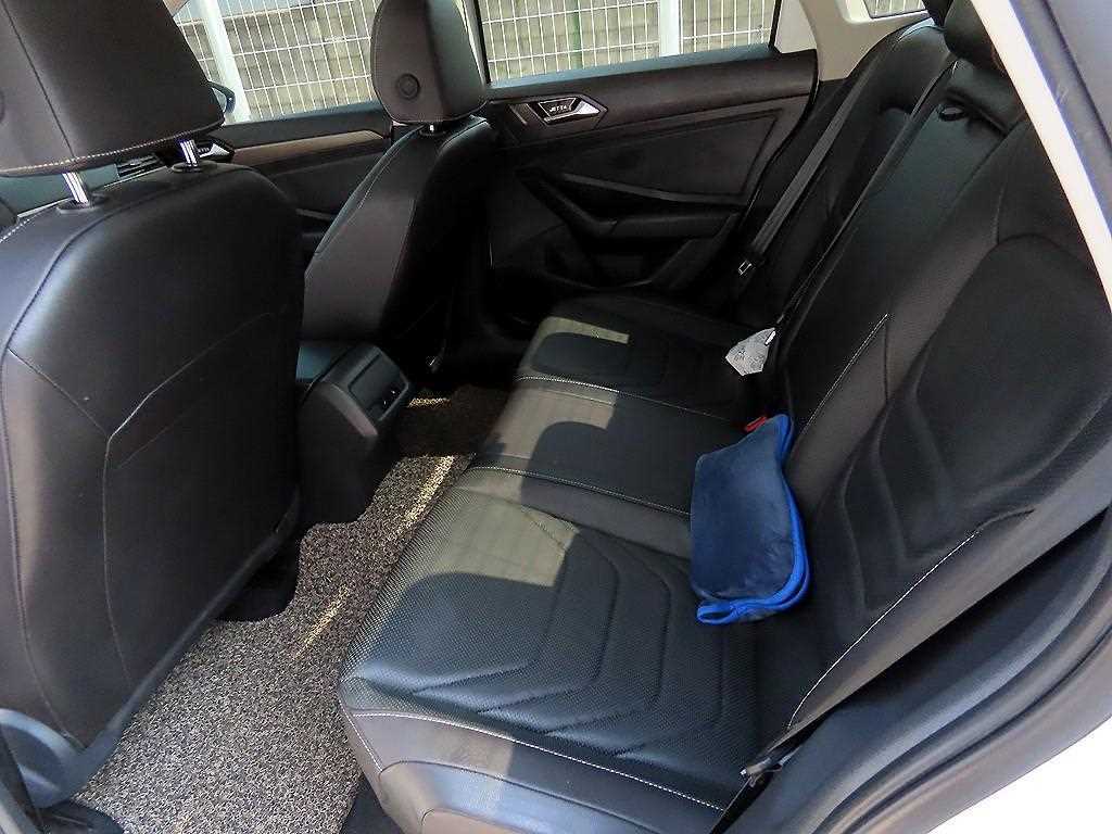 Volkswagen Jetta — photo 06
