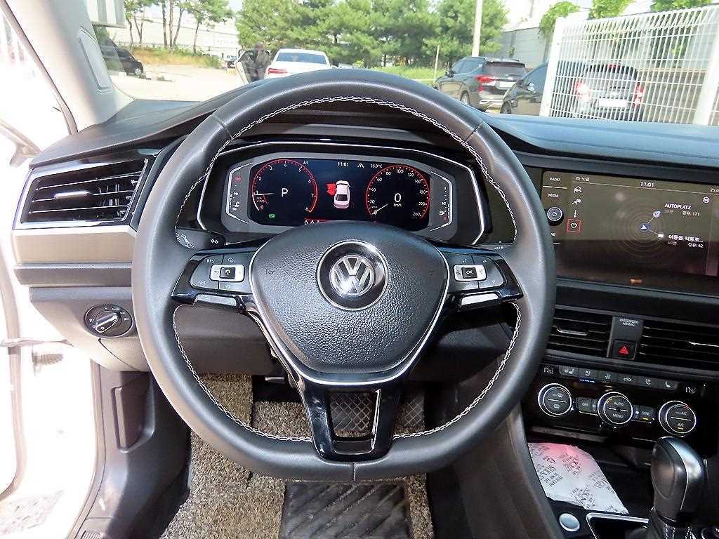 Volkswagen Jetta — photo 08
