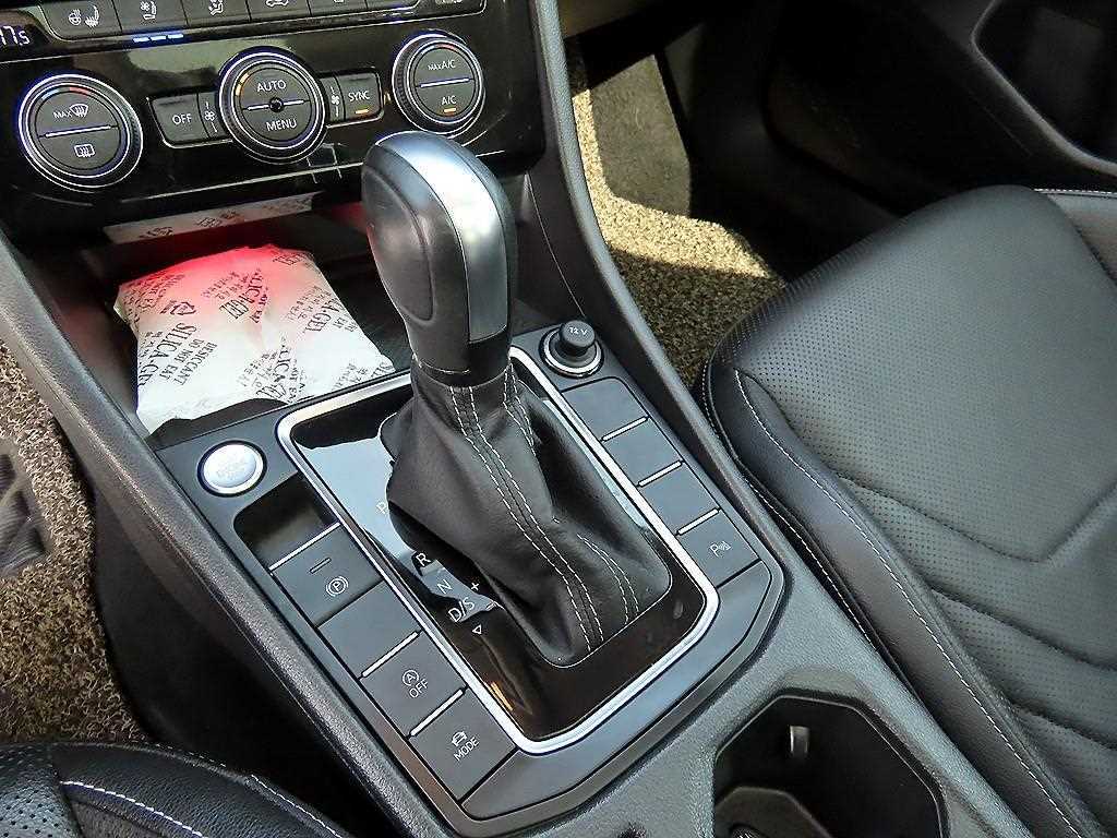 Volkswagen Jetta — photo 10