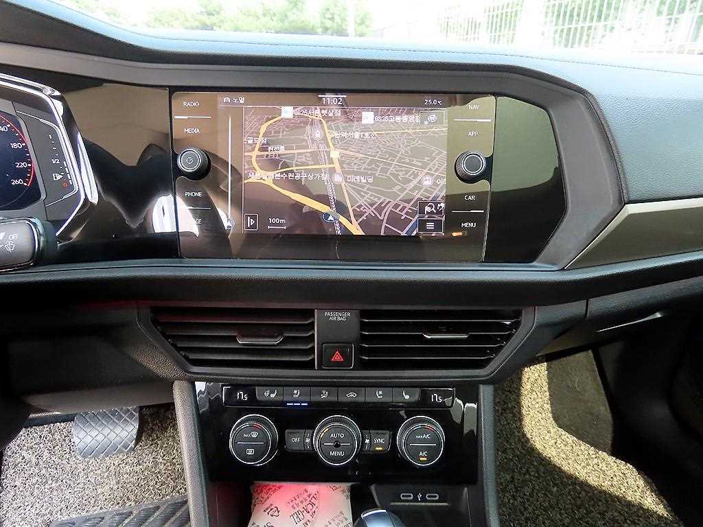 Volkswagen Jetta — photo 12
