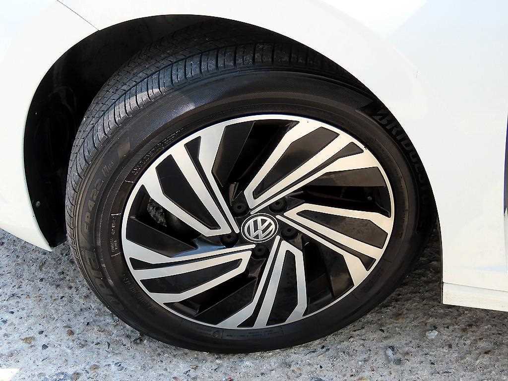 Volkswagen Jetta — photo 19