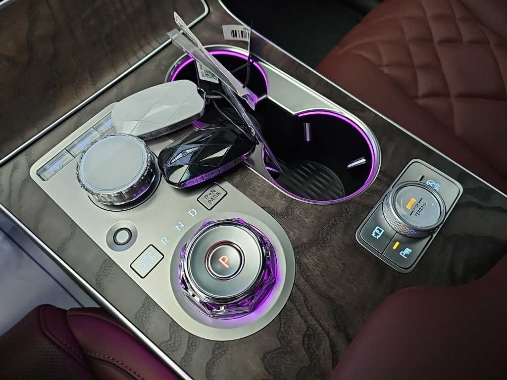 Genesis GV80 — photo 08