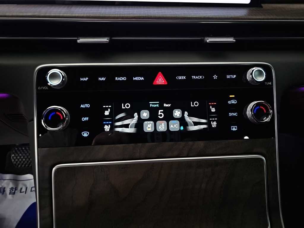Genesis GV80 — photo 10