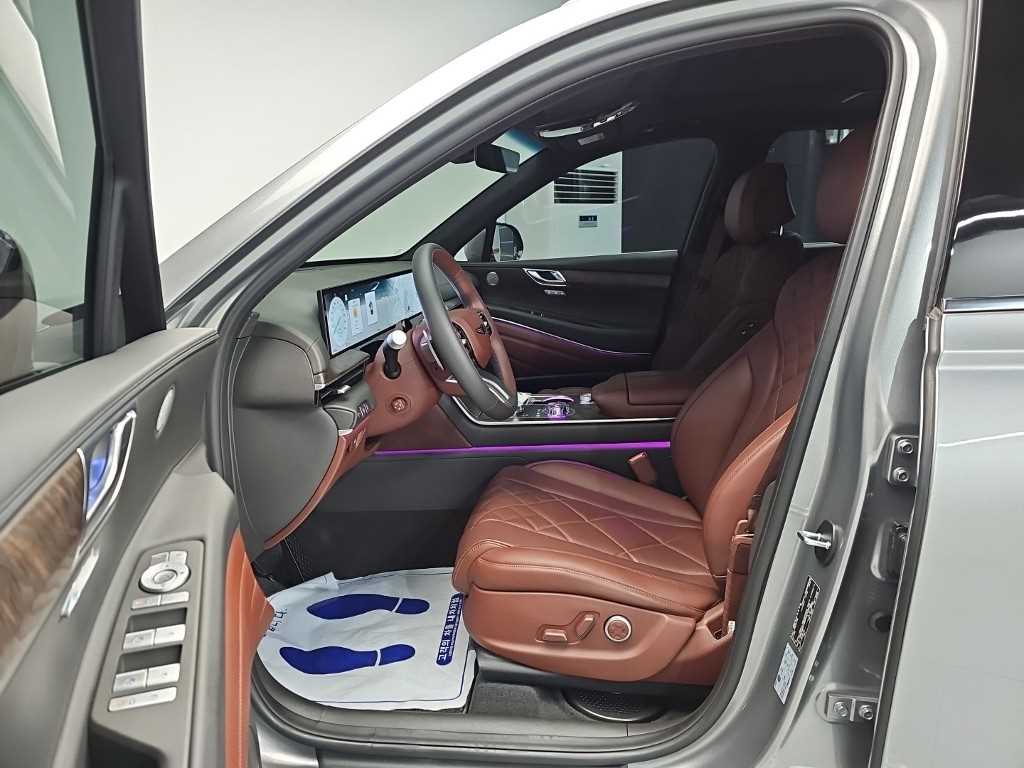Genesis GV80 — photo 11