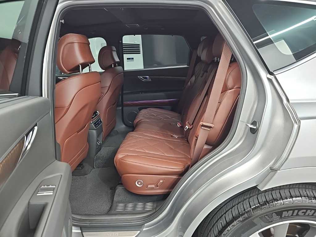Genesis GV80 — photo 12