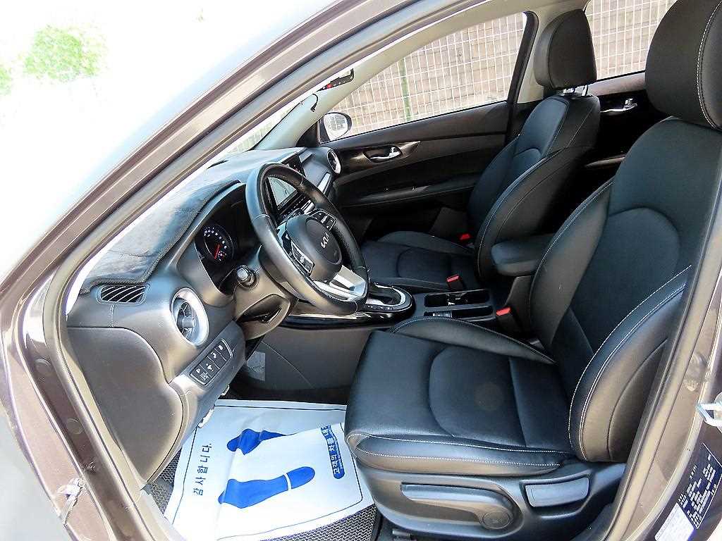 Kia K3 — photo 05