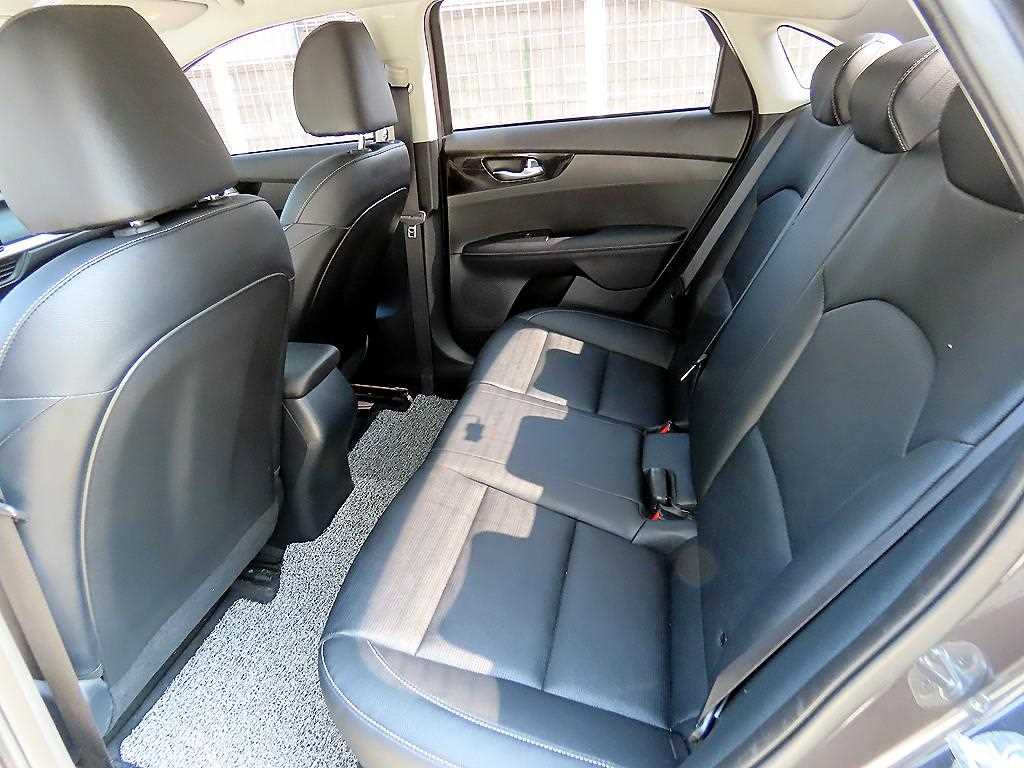 Kia K3 — photo 06