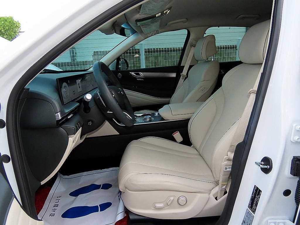 Genesis GV80 — photo 05