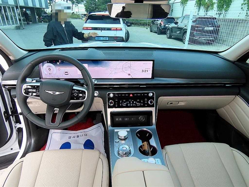Genesis GV80 — photo 07
