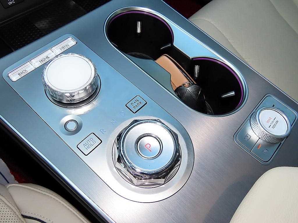 Genesis GV80 — photo 11