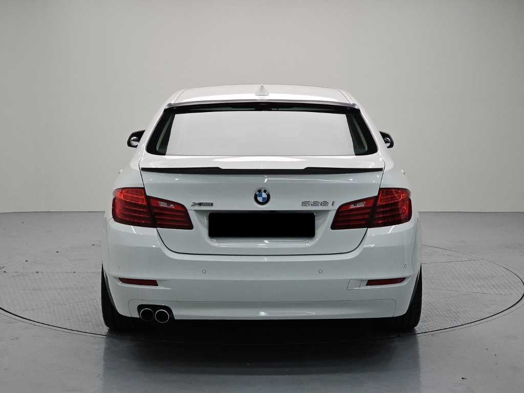 BMW 5-Series — photo 03