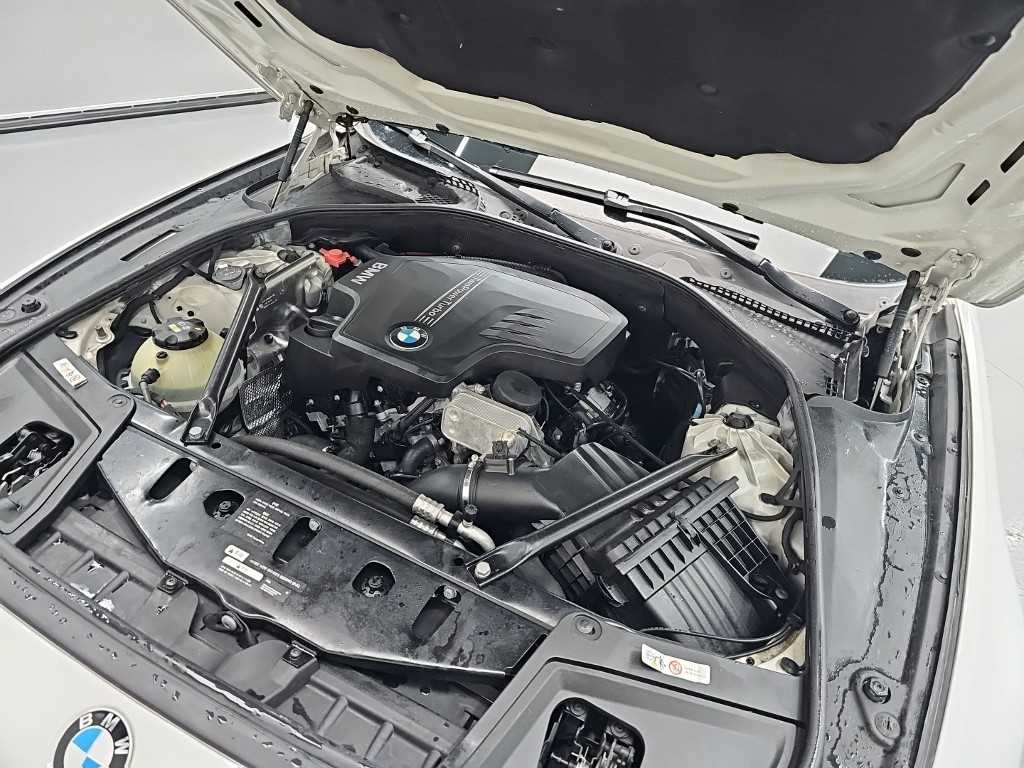 BMW 5-Series — photo 05