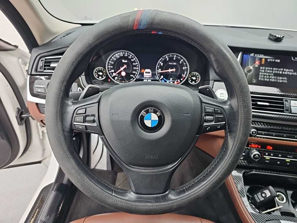 BMW 5-Series — photo 09