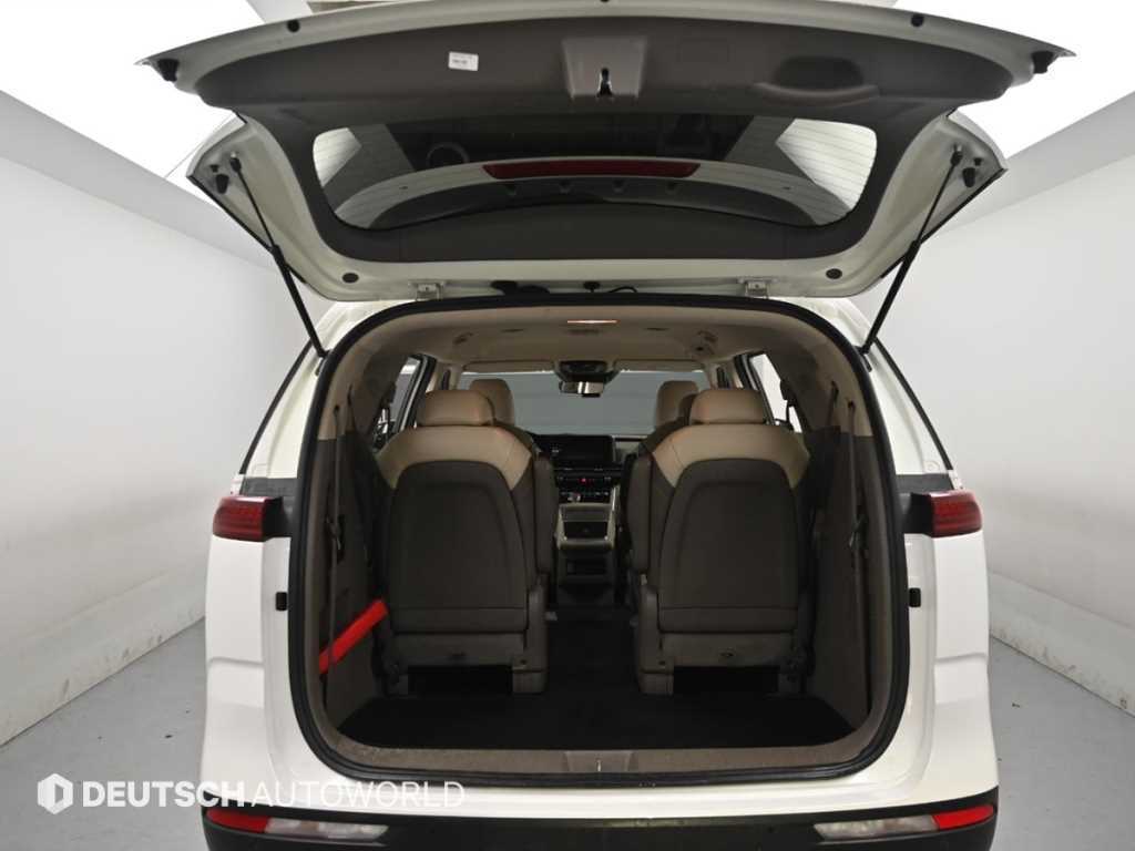Kia Carnival — photo 05