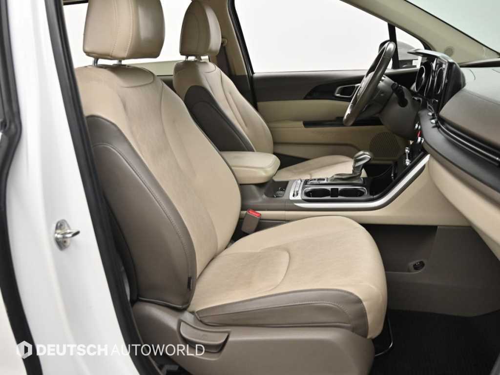 Kia Carnival — photo 11