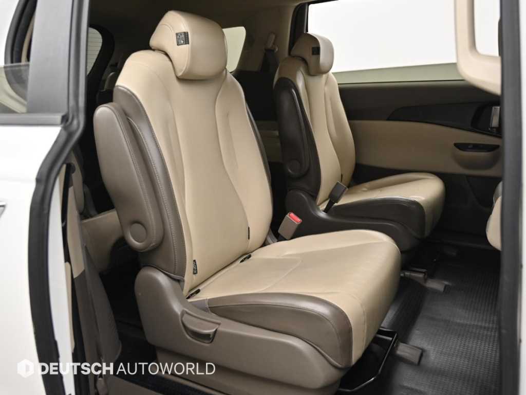 Kia Carnival — photo 12