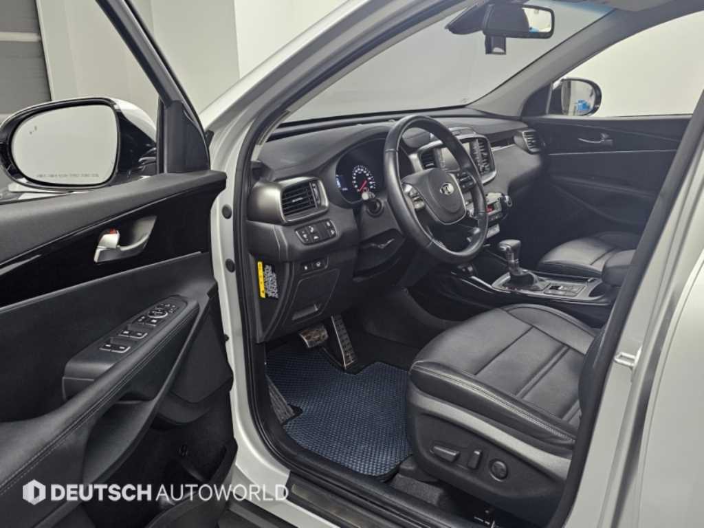 Kia Sorento — photo 11