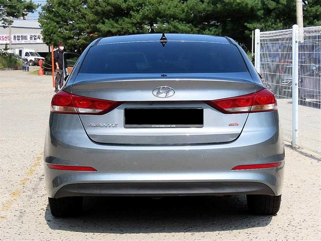 Hyundai Avante — photo 04