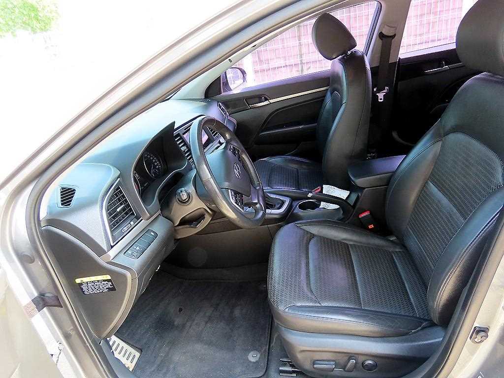 Hyundai Avante — photo 05