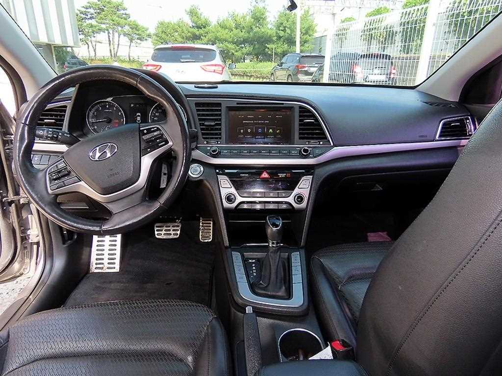 Hyundai Avante — photo 07