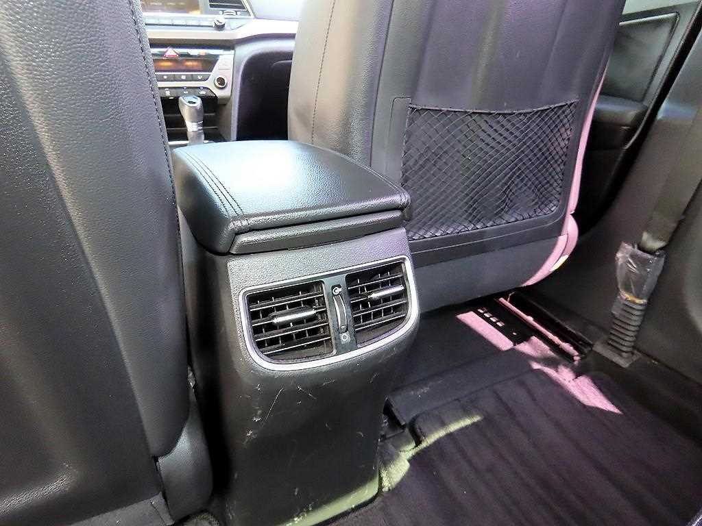 Hyundai Avante — photo 18