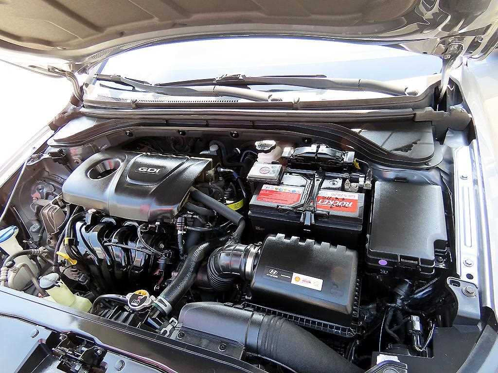Hyundai Avante — photo 19