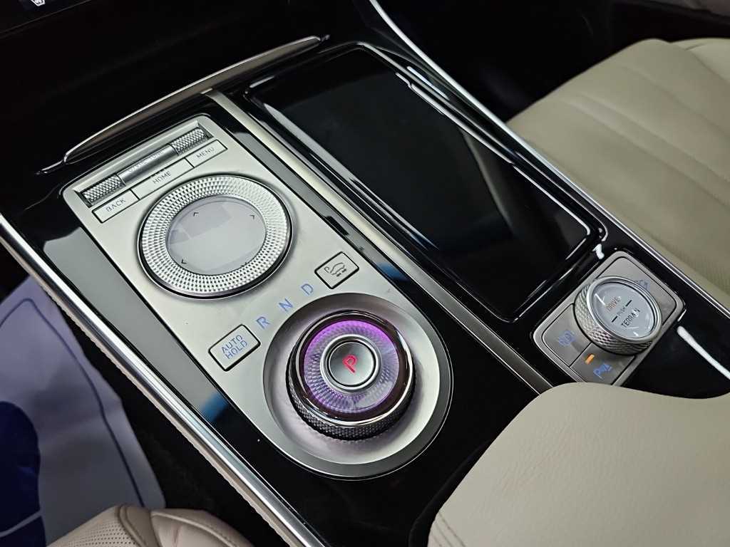 Genesis GV80 — photo 08