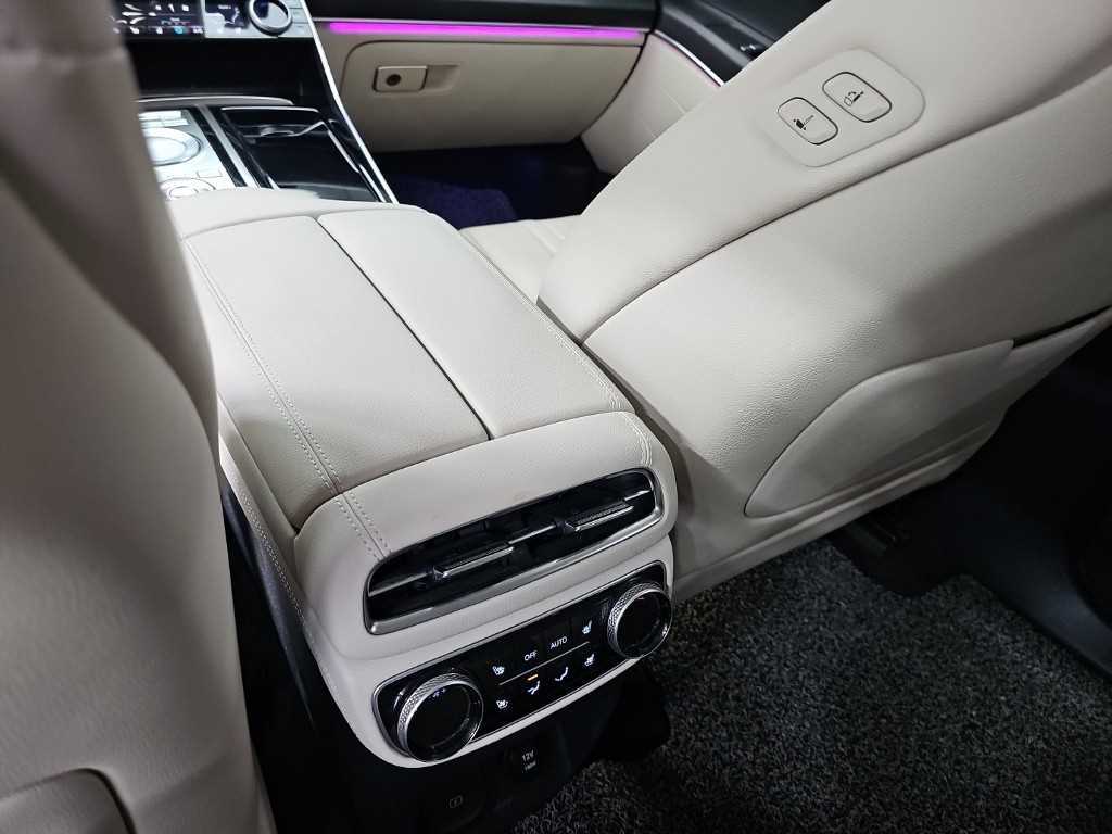 Genesis GV80 — photo 13