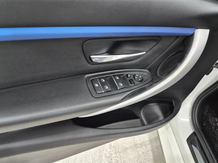 BMW 3-Series — photo 10