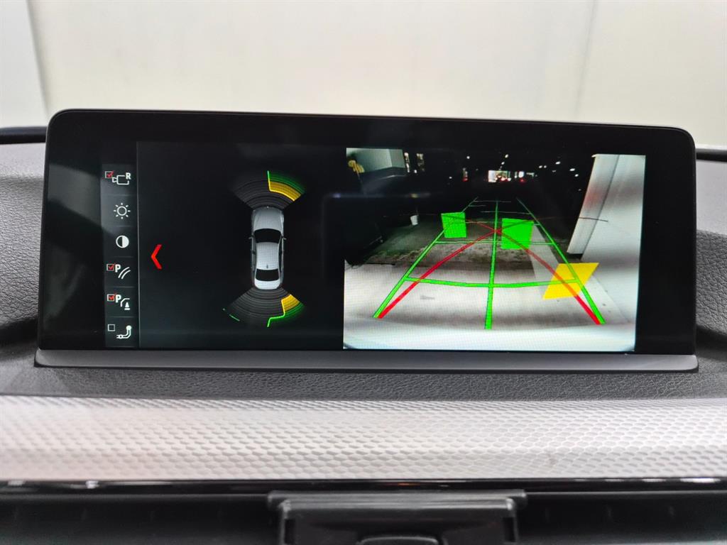 BMW 3-Series — photo 13