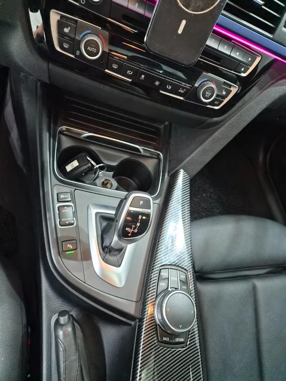 BMW 3-Series — photo 14